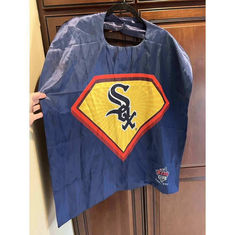 Chicago White Sox Kids Club Satin Cape - Picture 6 of 6